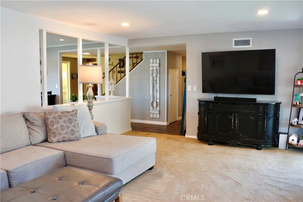 listing image 130723504159102384422