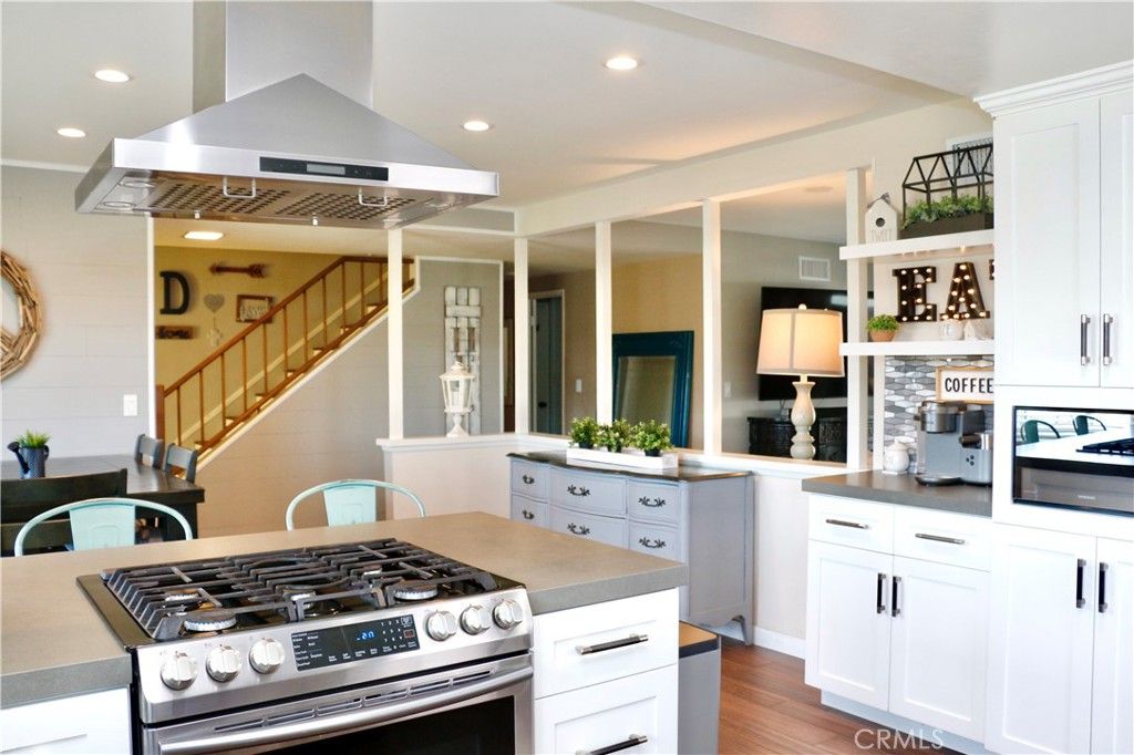 listing image 130724464307511177206