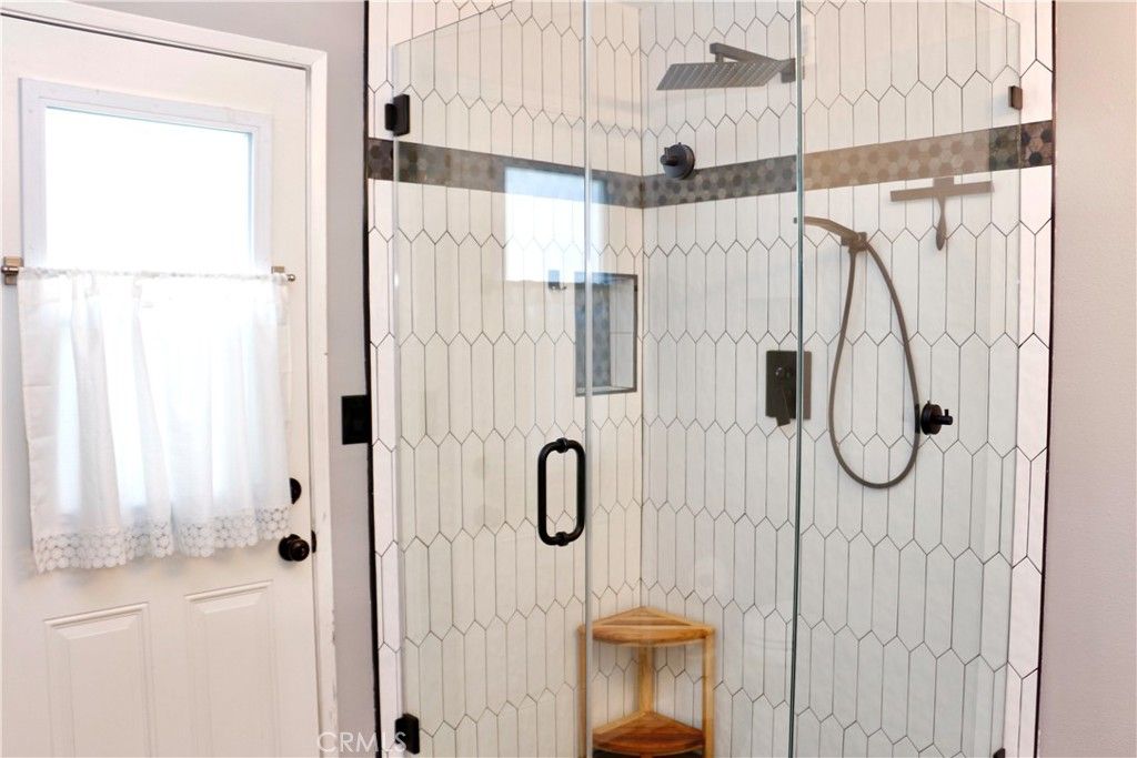 listing image 130724902148496582838
