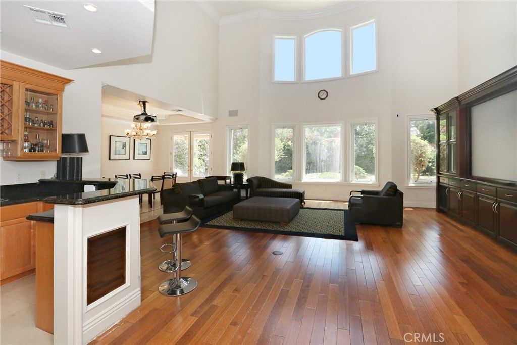 listing image 130728049956127716370
