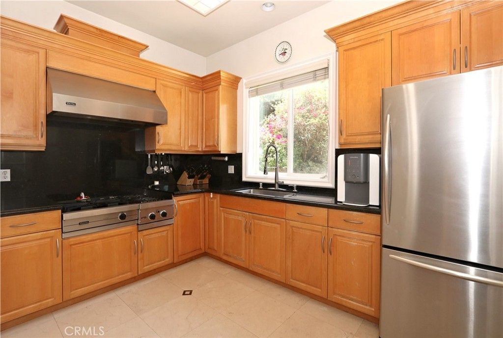 listing image 130724659931937101587