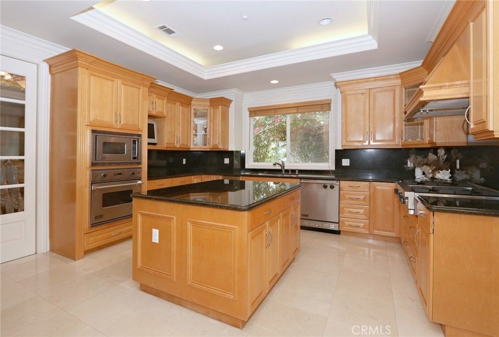 listing image 130725827517215544325