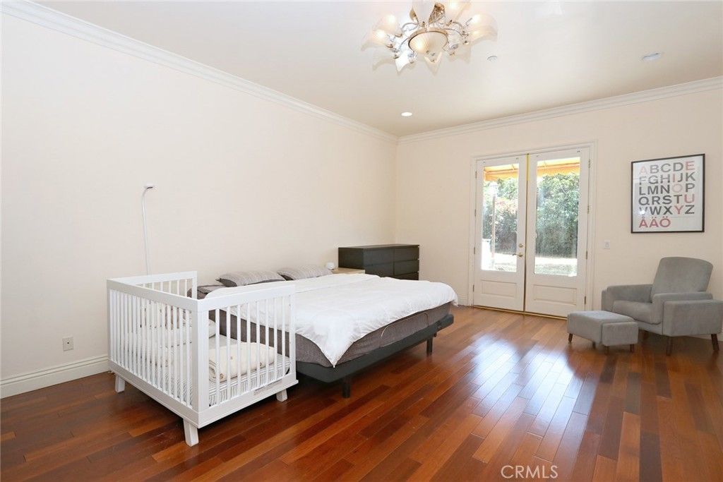 listing image 130722735958595153638