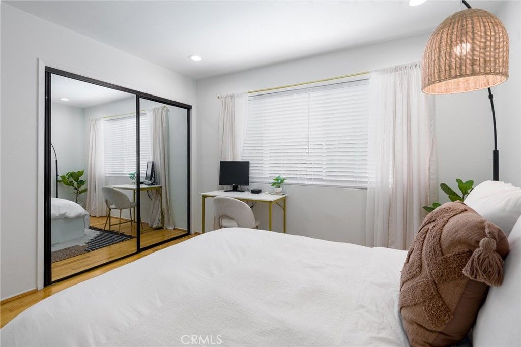 listing image 130723225683256474555