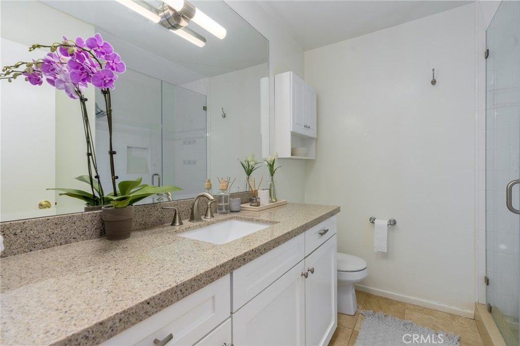 listing image 130720377727889493803