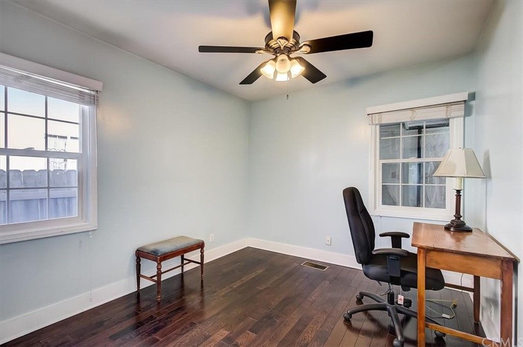listing image 130725783277622835657