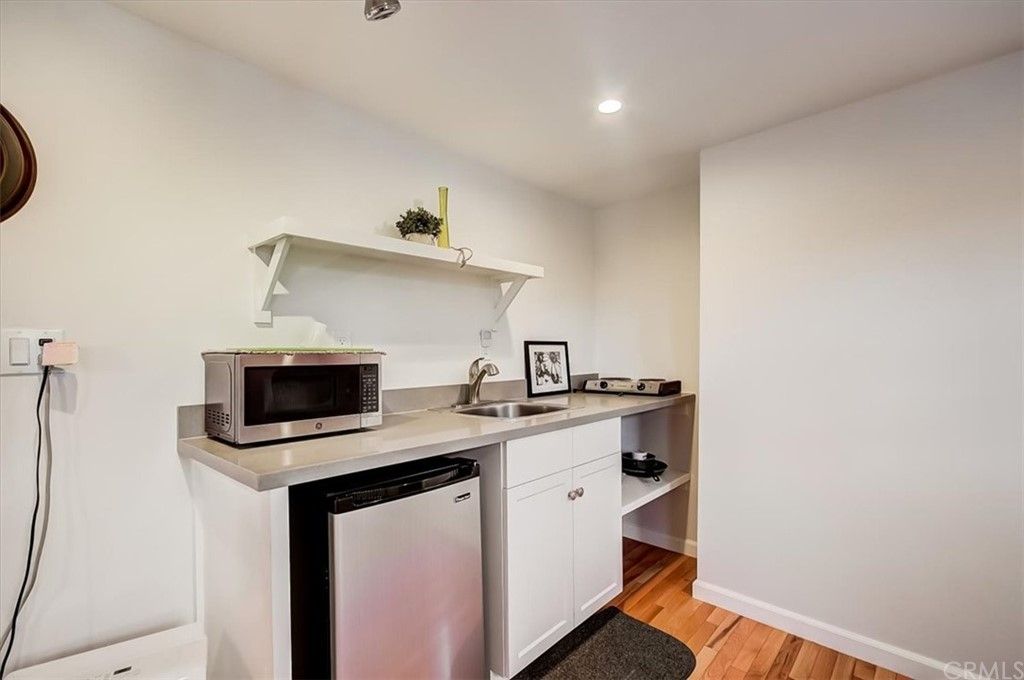 listing image 130728295593428784729