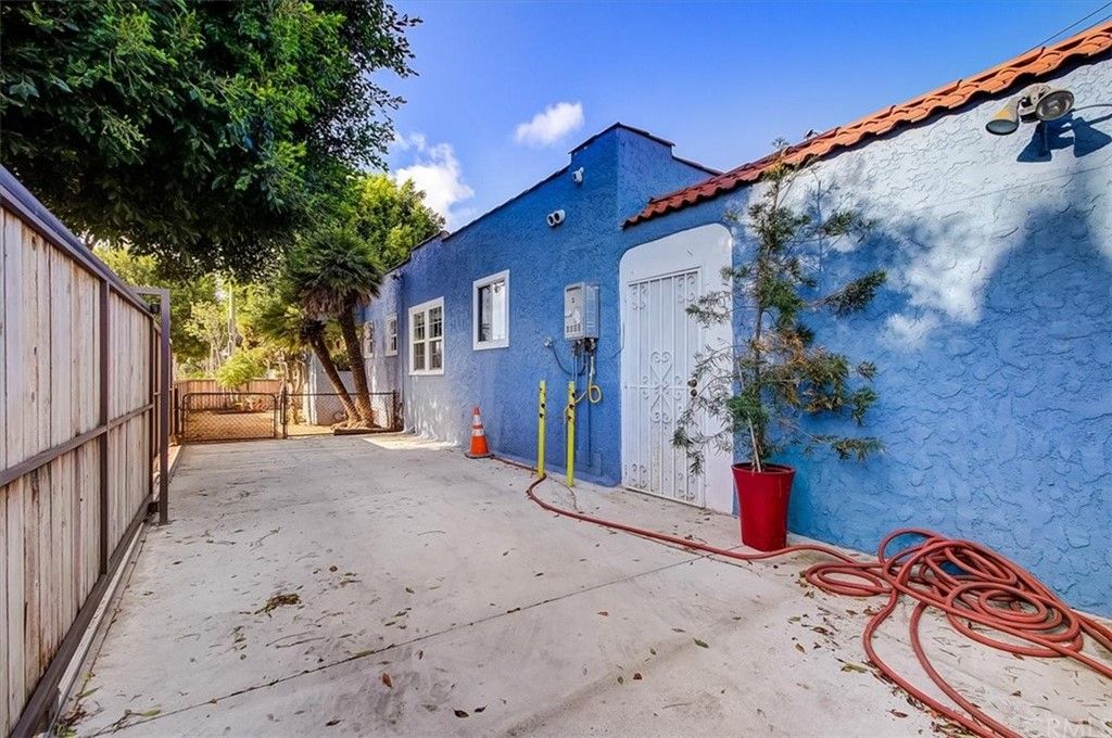 listing image 130724436421875996260