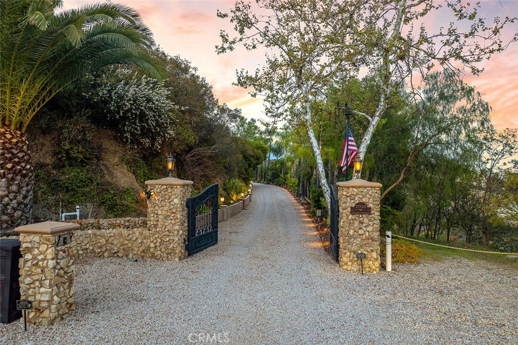 21128 Via Los Laureles