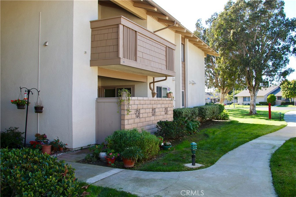 THE MOST POPULAR LOWER LEVEL MODEL: "PACIFIC MODEL" IN THE EXCLUSIVE 55+ COMMUNITY: HUNTINGTON LANDMARK. THIS 2 BED AND 2 BATH MODEL HAS RECENTLY BEEN REMODELED WITH NEW MILLGARD ® SLDING DOORS AND WINDOWS, UPGRADED LIGHTING, LAMINATE AND TILE FLOORING, NEW BASEBOARDS AND PAINT, MIRRORED CLOSET DOORS, AND APPLIANCES. THE BRIGHT OPEN FLOOR PLAN TIES THE OUTSIDE PATIO WITH THE KITCHEN AND LIVING AREA. **PET FRIENDLY AND RV PARKING AVAILABLE**. COMPLEX IS GUARDED AND GATED. CLOSE TO THE BEACH WITH LOTS OF GOURMET RESTAURANTS AND SHOPPING NEARBY. LANDMARK OFFERS:SCHEDULED ACTIVITIES, TRIPS, PARTIES, DANCES, AND DINNERS. ACTIVE SPORTS INCLUDE: 2 POOLS AND SPA, TENNIS, GOLFING CLUB WITH PUTTING GREEN, GYM, ALSO: BILLIARDS. WOODSHOP, CERAMICS,ART AND MUCH MORE. DONT' MISS THIS GREAT OPPORTUNITY TO BE IN THE BEST MODELS IN THE BEST 55+ COMMUNITY IN ORANGE COUNTY!