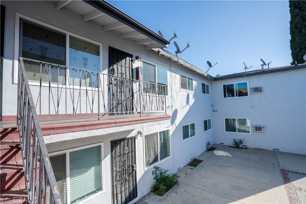Properties 4 7515 Canby Avenue