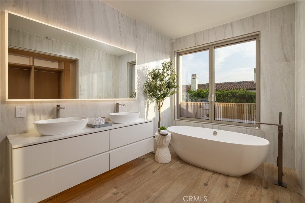 Newport Heights (NEWH) - Residential