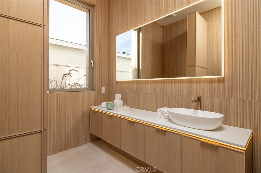 Newport Heights (NEWH) - Residential