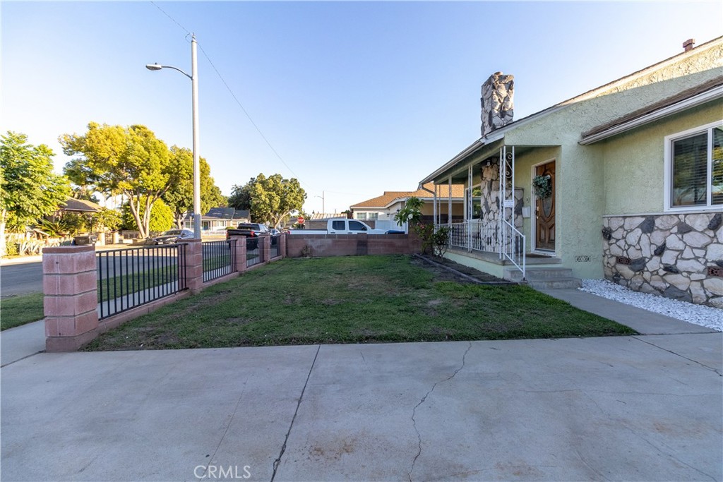 Photo 11 of 44 of 13713 Arlee Avenue house