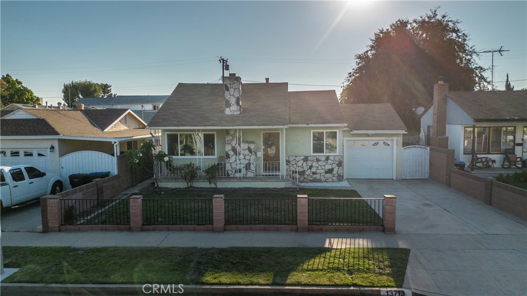 Photo 9 of 44 of 13713 Arlee Avenue house