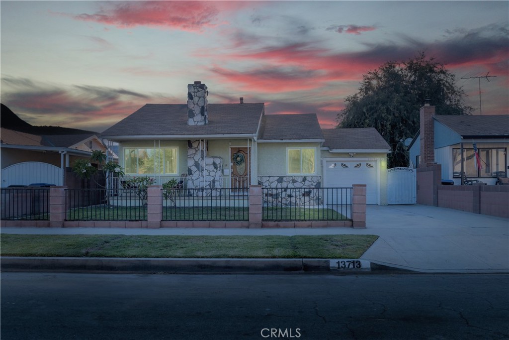 Photo 3 of 44 of 13713 Arlee Avenue house