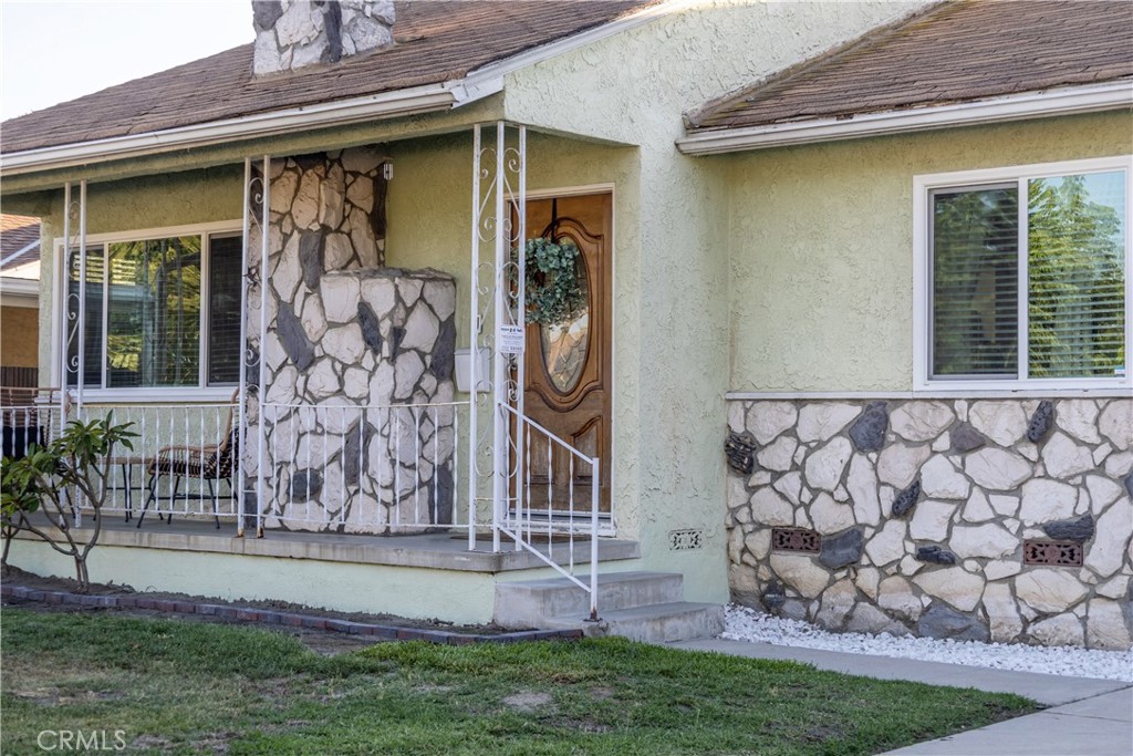 Photo 6 of 44 of 13713 Arlee Avenue house