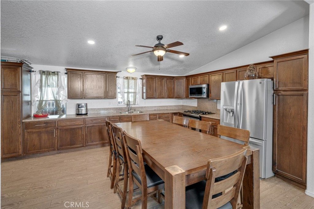 listing image 0