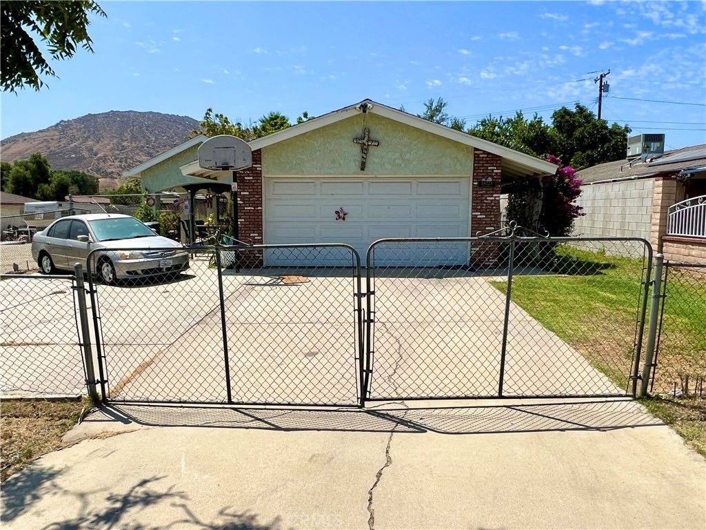 listing image 130728516683036755105