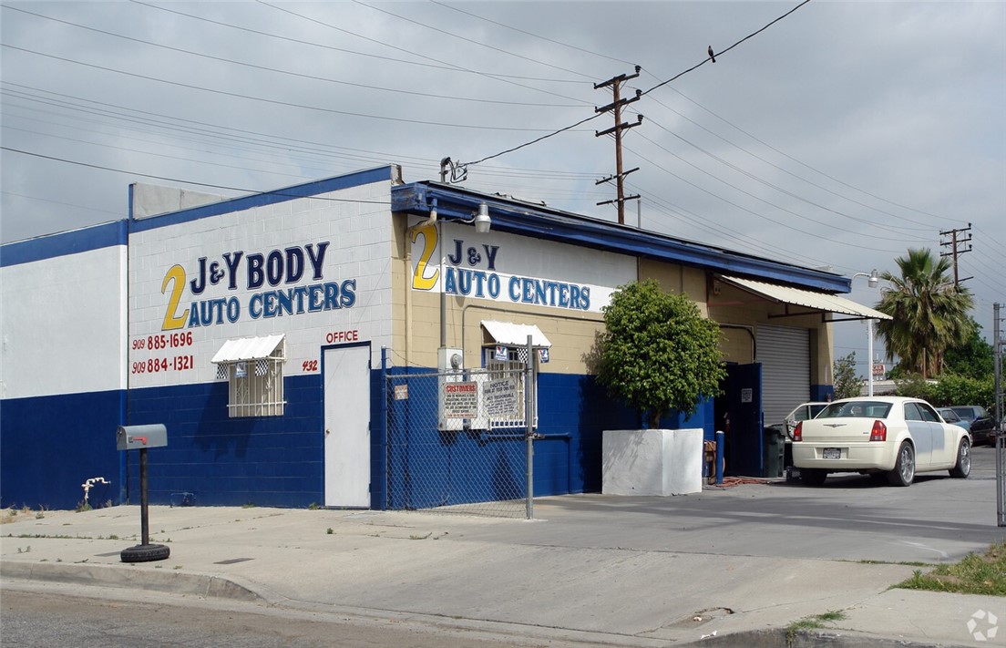 Former Auto Body Shop. Located on a large fully fenced corner lot with IL Zoning 20% down for qualified buyers using a SBA loan