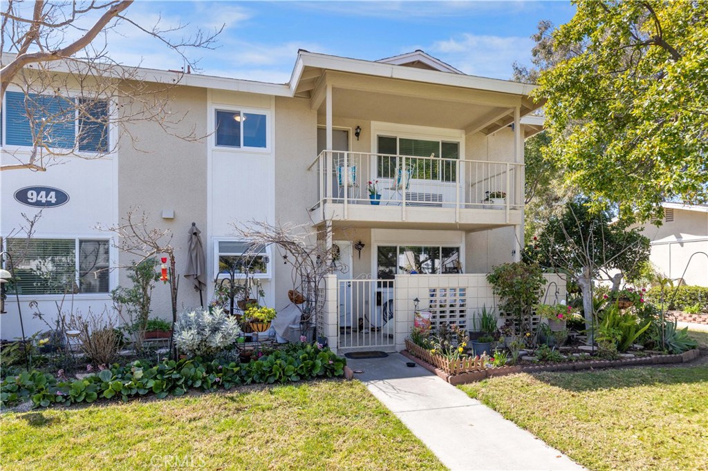 Photo 1 of 1 of 944 Avenida Majorca N co-op property