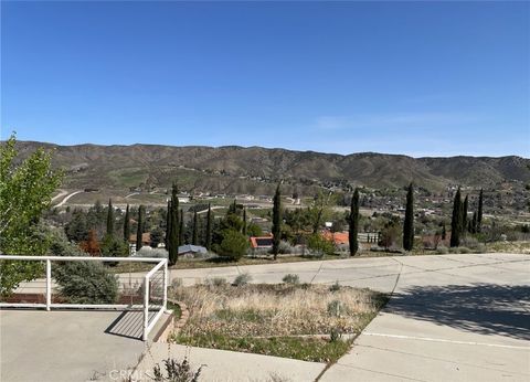 A home in Leona Valley