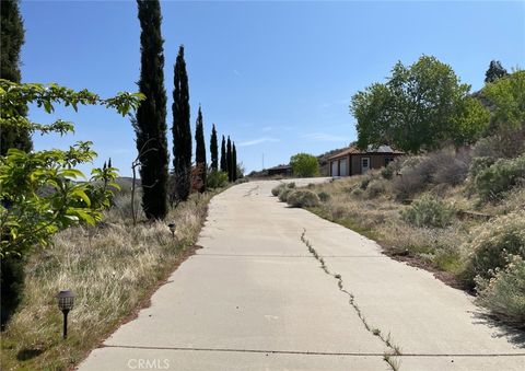 A home in Leona Valley