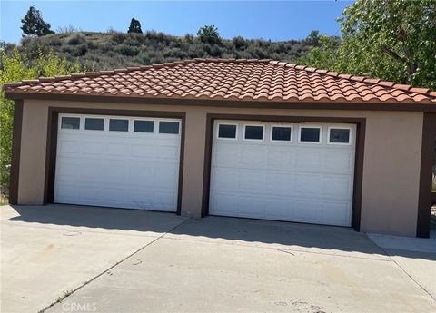 A home in Leona Valley