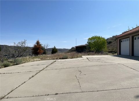 A home in Leona Valley