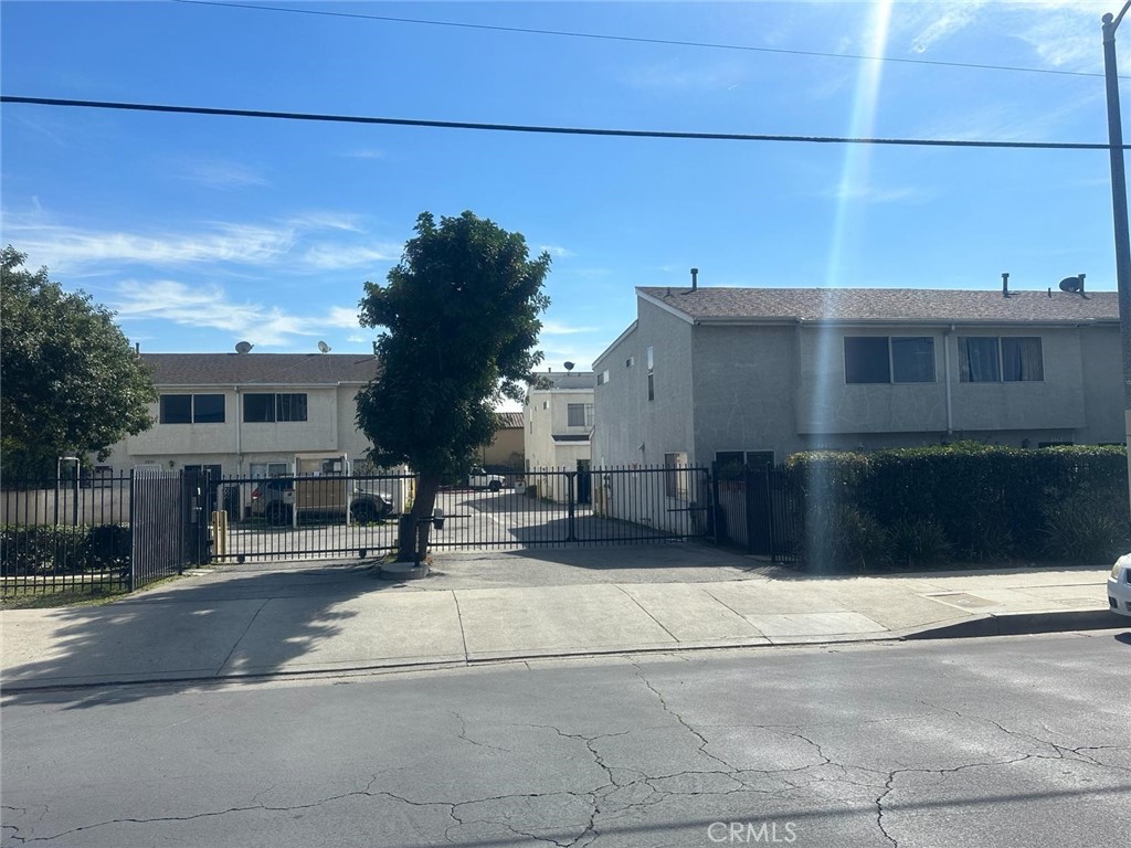 View Pacoima, CA 91331 townhome