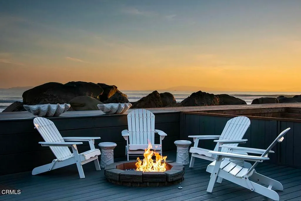 Ventura, California 93001, United States, 2 Bedrooms Bedrooms, ,2 BathroomsBathrooms,Residential,Active,8260