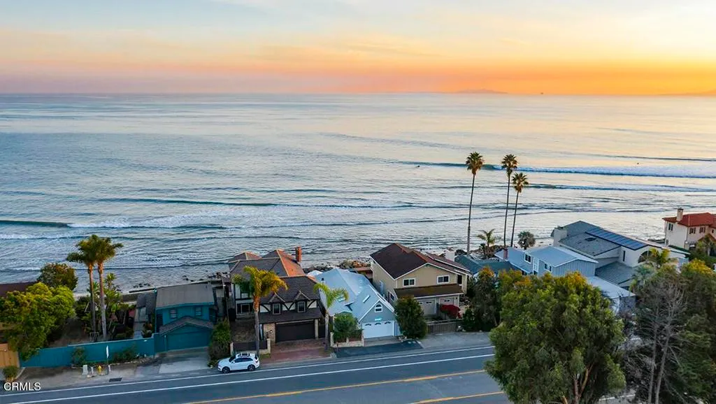 Ventura, California 93001, United States, 2 Bedrooms Bedrooms, ,2 BathroomsBathrooms,Residential,Active,8260