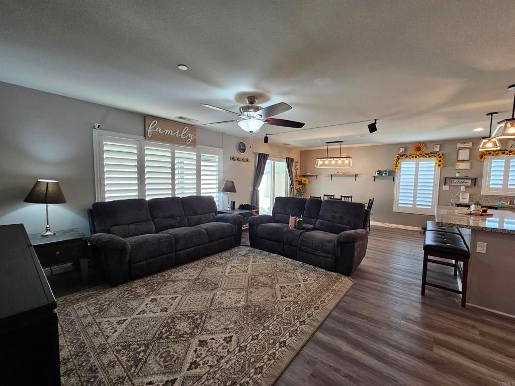 listing image 130723615906501274990
