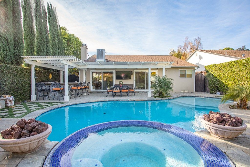 listing image 130726416256898872872