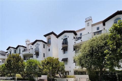 A home in Studio City