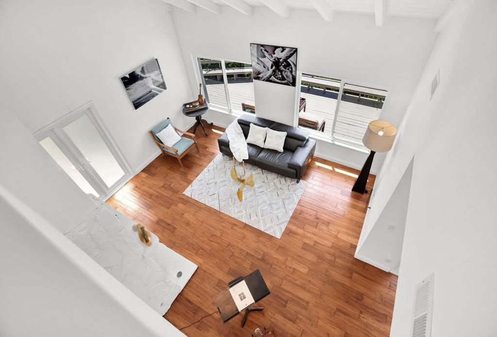listing image 130720678100170854499