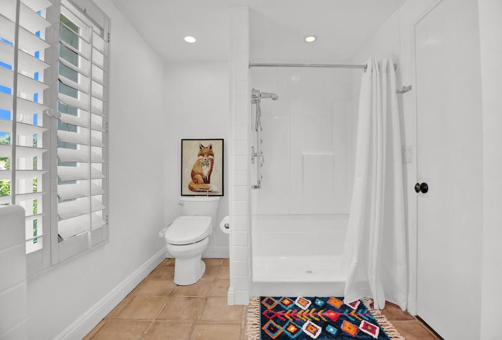 listing image 130721388363393617443
