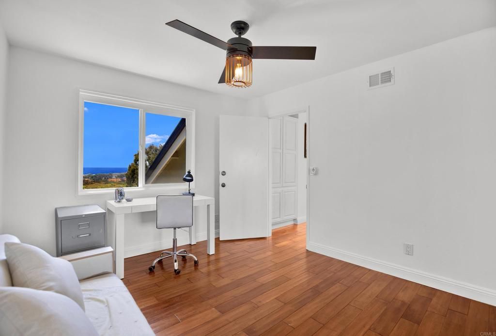listing image 130724765637345807584