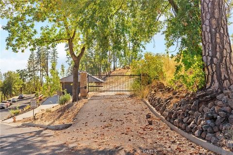 Photo of 585 Valstream Drive, Paradise, CA 95969 (MLS # LG24206421) Photo of 585 Valstream Drive, Paradise, CA 95969 (MLS # LG24206421)