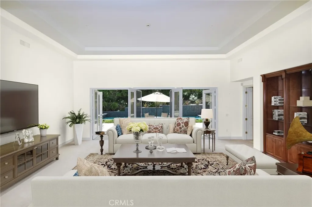 Tarzana, California 91356, United States, 4 Bedrooms Bedrooms, ,5 BathroomsBathrooms,Residential,Active,55850