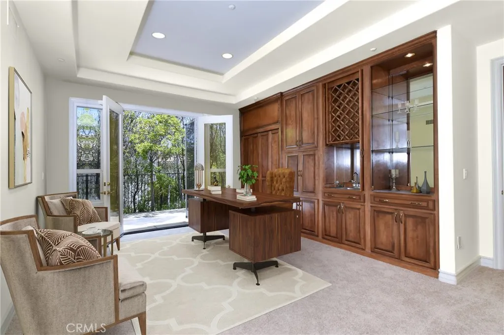 Tarzana, California 91356, United States, 4 Bedrooms Bedrooms, ,5 BathroomsBathrooms,Residential,Active,55850