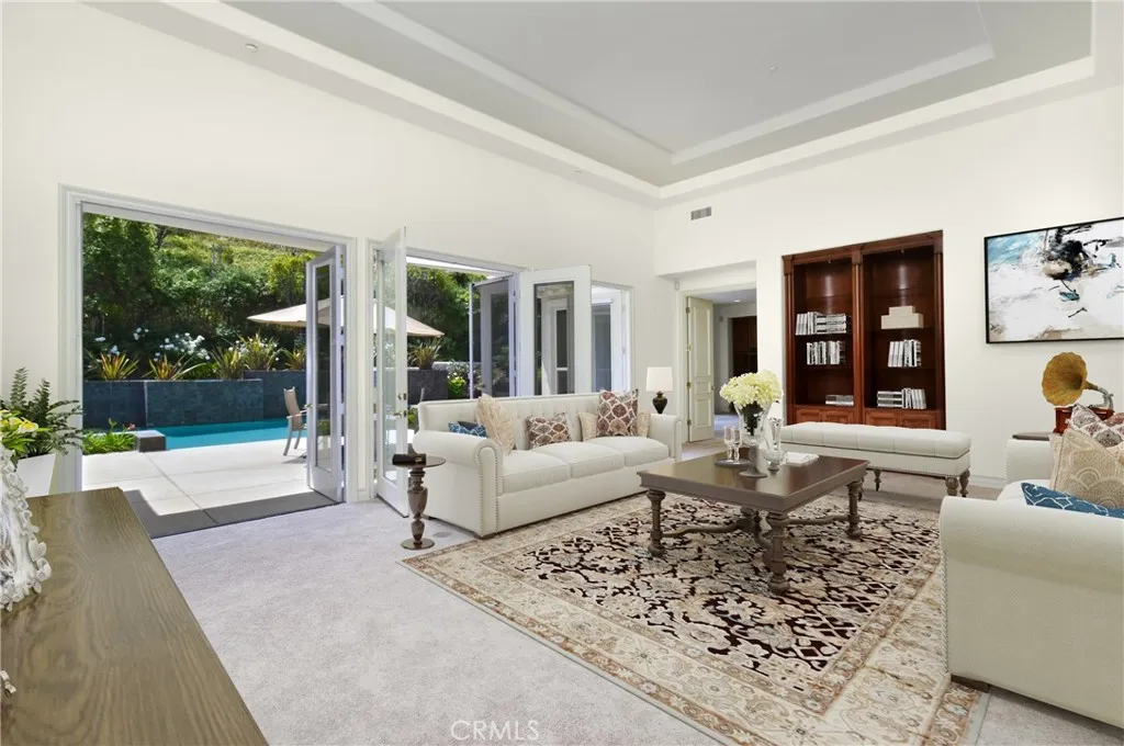 Tarzana, California 91356, United States, 4 Bedrooms Bedrooms, ,5 BathroomsBathrooms,Residential,Active,55850