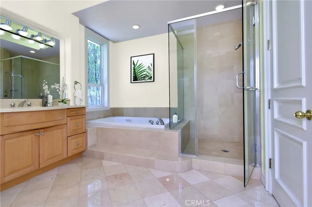 Tarzana, California 91356, United States, 4 Bedrooms Bedrooms, ,5 BathroomsBathrooms,Residential,Active,55850