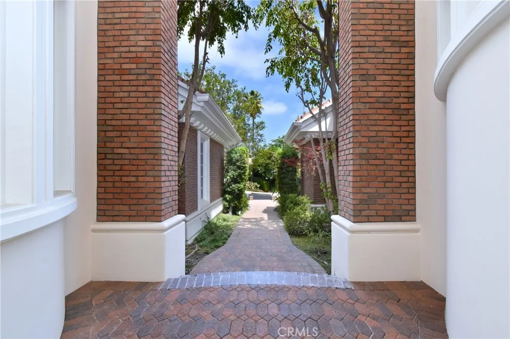 Tarzana, California 91356, United States, 4 Bedrooms Bedrooms, ,5 BathroomsBathrooms,Residential,Active,55850