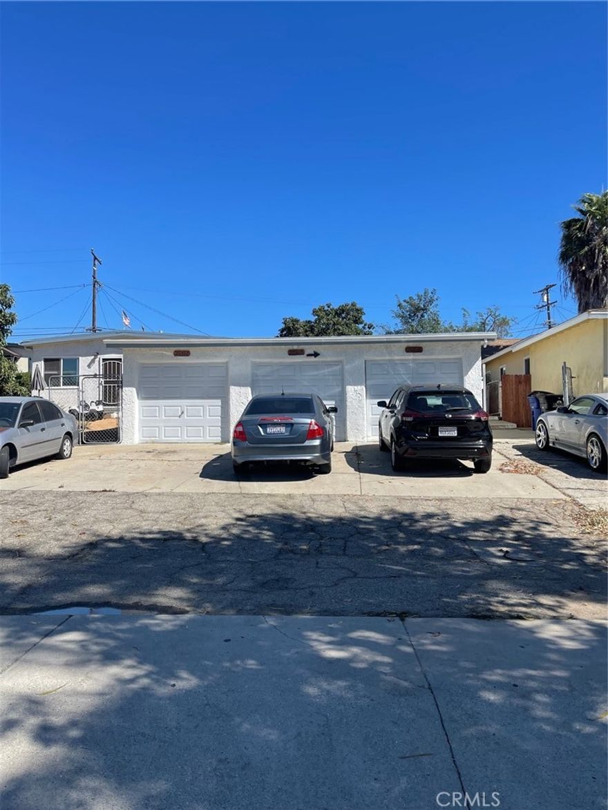 Very nice 3 units complex in 3 separate units,  seller has finalized plans and permits for 2 additional units this would be a very nice property with 2 additional units., bring your investors, builders,