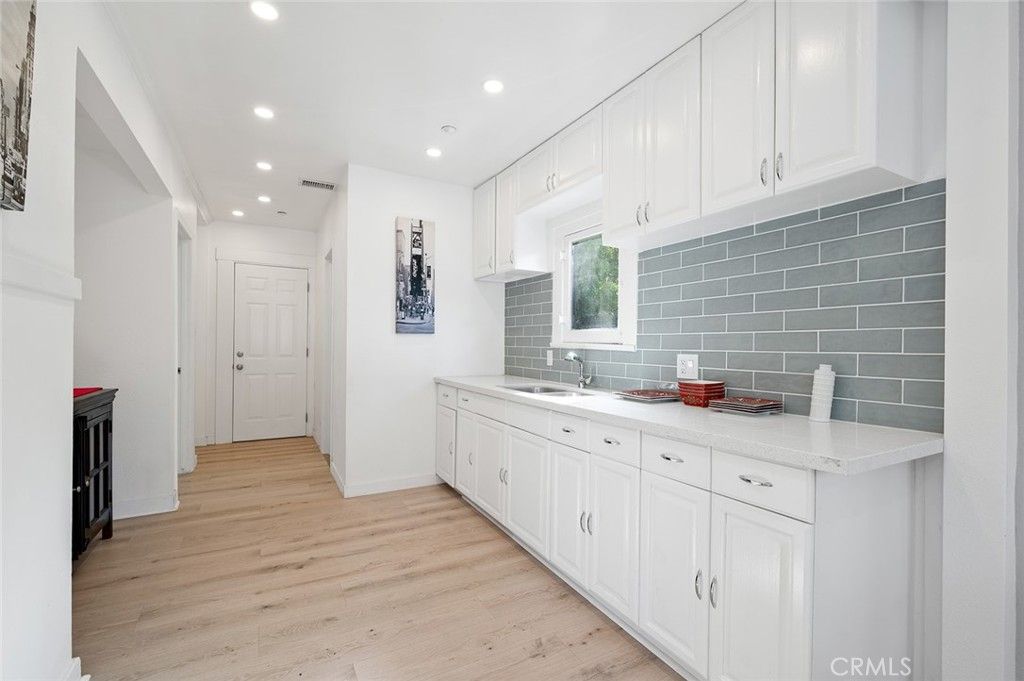 listing image 130721536812045768202