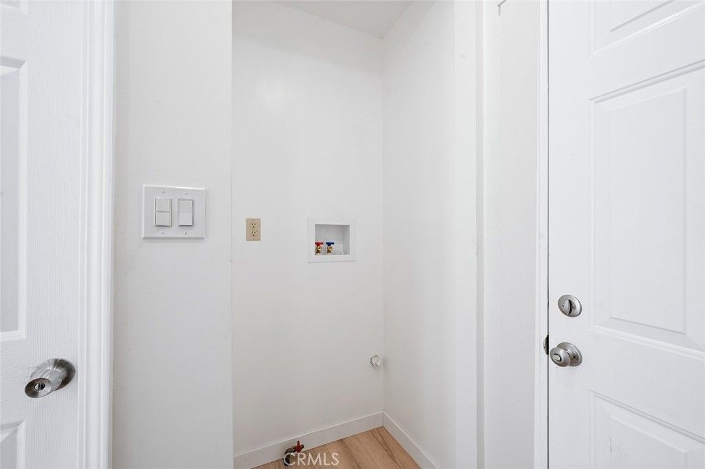 listing image 130727064593539863433