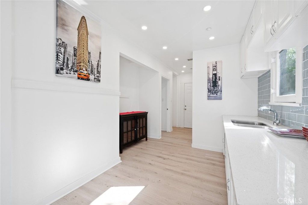 listing image 130725364644478942577