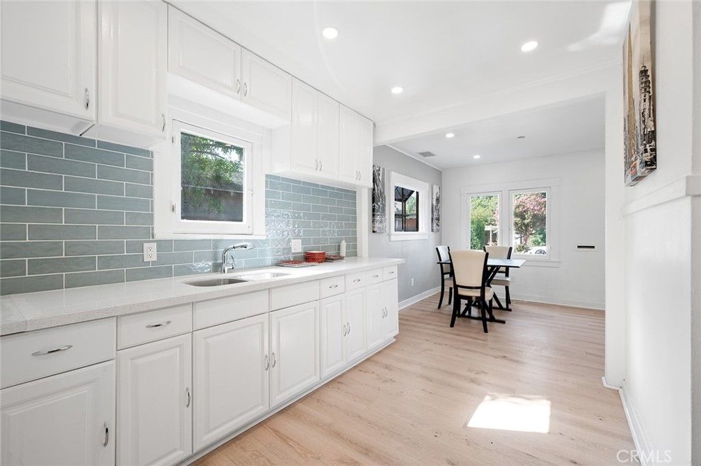 listing image 130729375017818056404