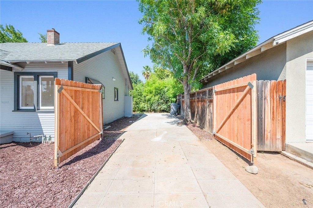 listing image 130726359801917068560